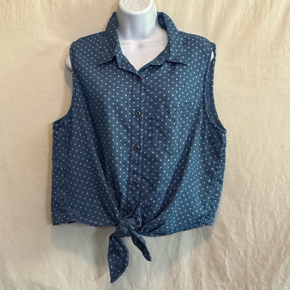 G-11 Timing PLUS SIZE 2X Blue & White Polka Dot Sleeveless Waist Tie Blouse